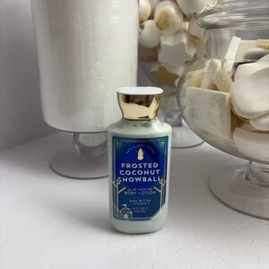 Bath & Body Works Frosted Coconut Snowball Lotion - Blue and Gold